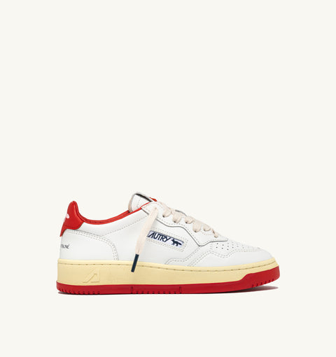 MEDALIST LOW 'MAISON KITSUNÉ' IN PELLE BIANCA E RED CLAY