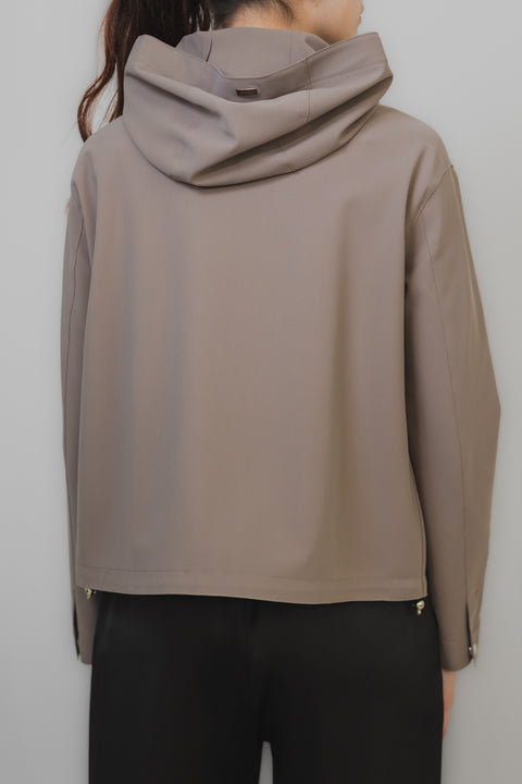 HERNO GIACCA CORTA CON CAPPUCCIO CHIUSURA CON ZIP REALIZZATO NEL TESSUTO SCUBA DI HERNO