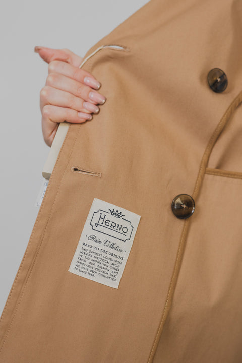HERNO TRENCH CORTO CON CAPPUCCIO DOPPIOPETTO REALIZZATO IN COTONE
