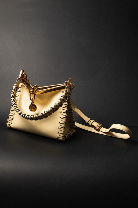ETRO ICONICA BORSA VELA MEDIA REALIZZATA IN PELLE CON INFILATURE SUI LATI.