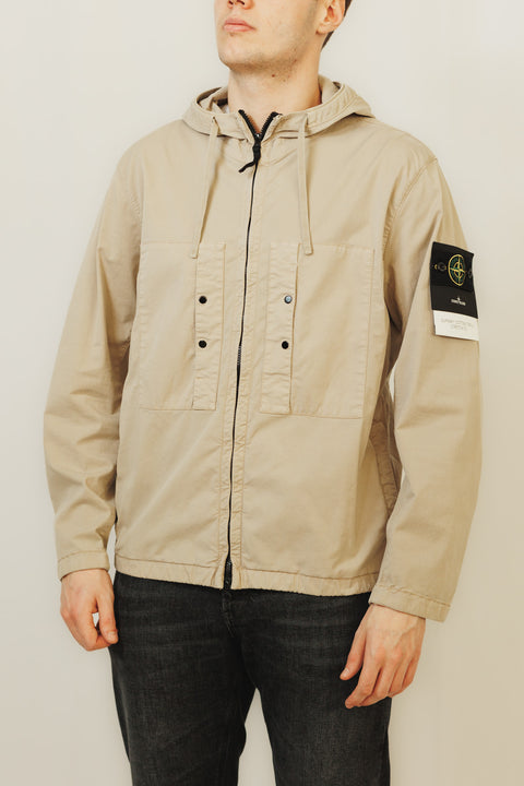 STONE ISLAND PARKA CORTO CON CAPPUCCIO REALIZZATO NELL ESCLUSIVO TESSUTO COTONE CERATO DI STONE ISLAND TACHE A TO