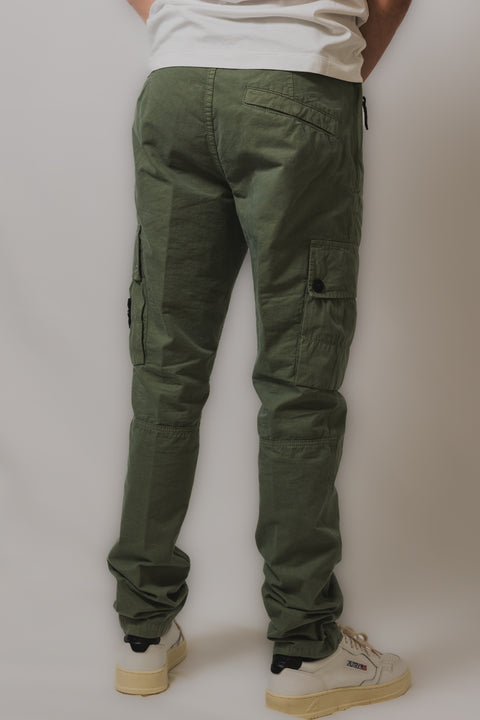 STONE ISLAND PANTALONE SLIM REALIZZATO NEL COTONE ORGANICO STONE CON BADGE SU GAMBA