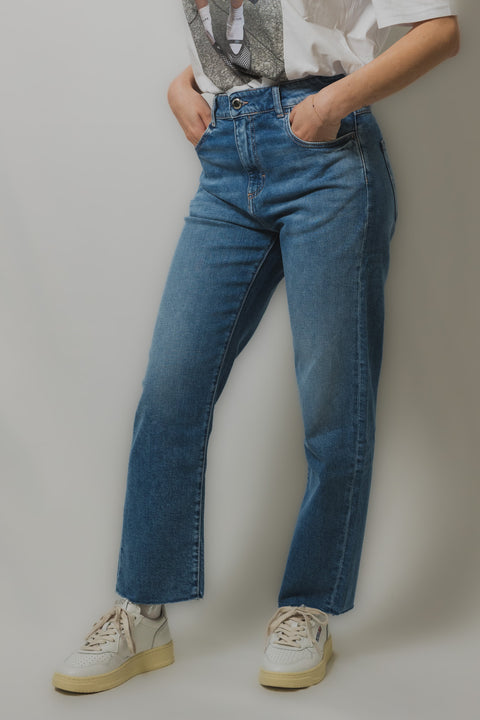 ICON DENIM JEANS GAMBA DRITTA REALIZZATO NEL TESSUTO DENIM STRETCH