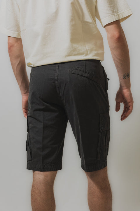 STONE ISLAND BERMUDA REALIZZATO NEL COTONE ORGANICO STONE CON BADGE SU GAMBA