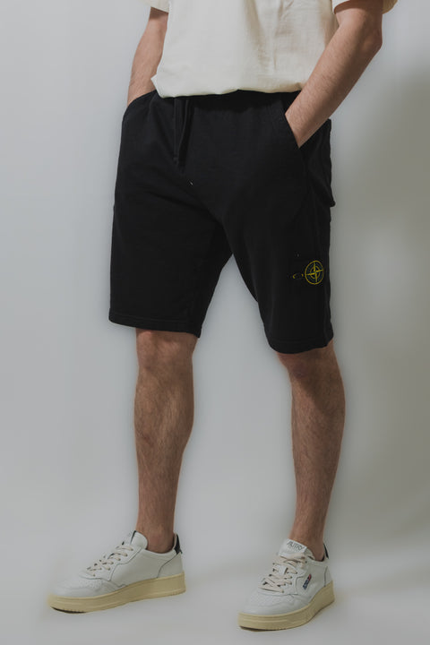 STONE ISLAND BERMUDA REALIZZATO NEL CLASSICO TESSUTO FELPA BADGE LOGO