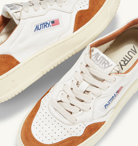 AUTRY TWO-TONE LEATHER SUEDE LOGO SNEAKERS