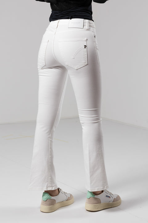 MANDY JEANS REALIZZATO IN BULL DI COTONE STRETCH CON FONDO A TROMBETTA